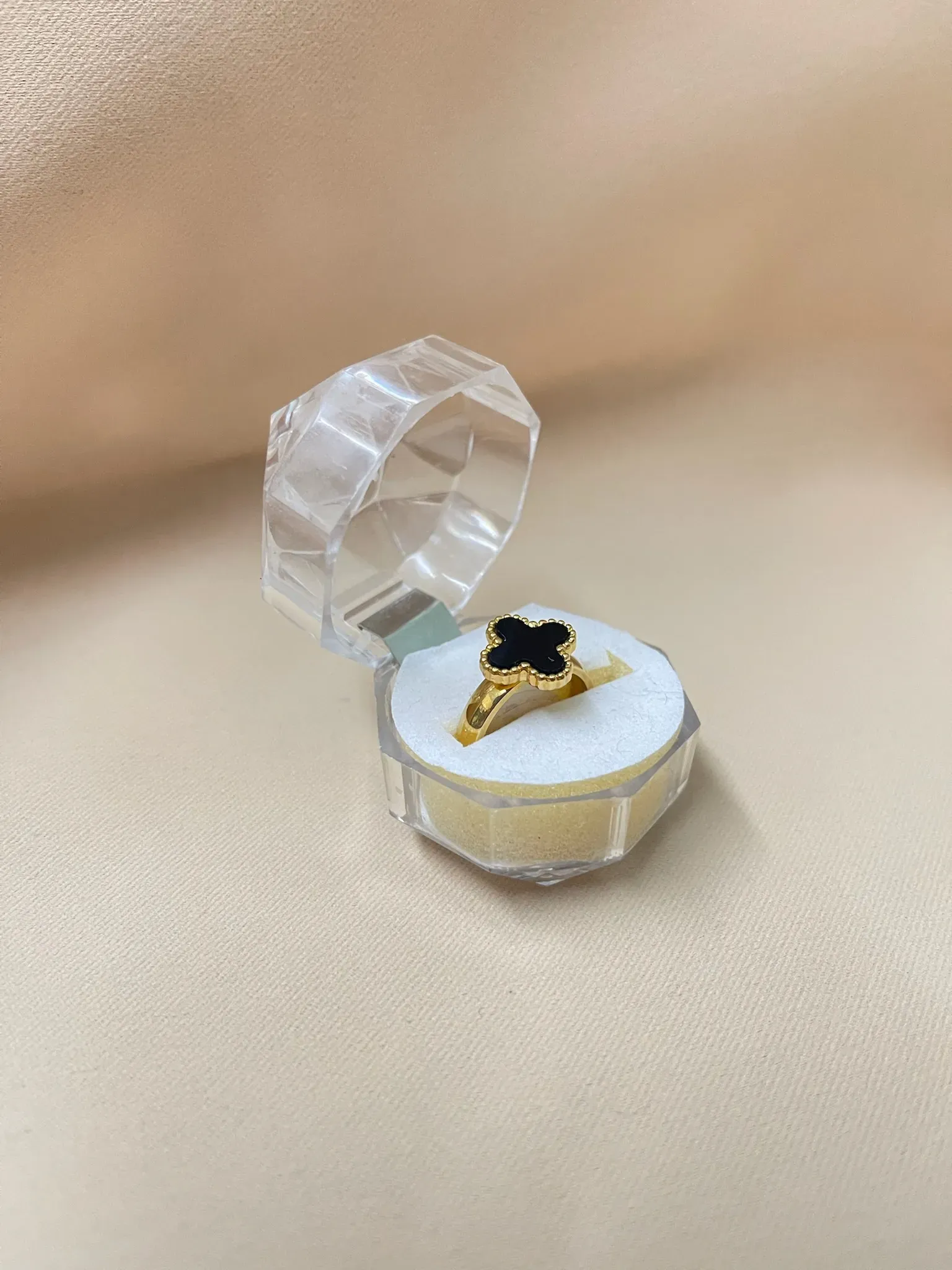 Anillo de chapa de oro.